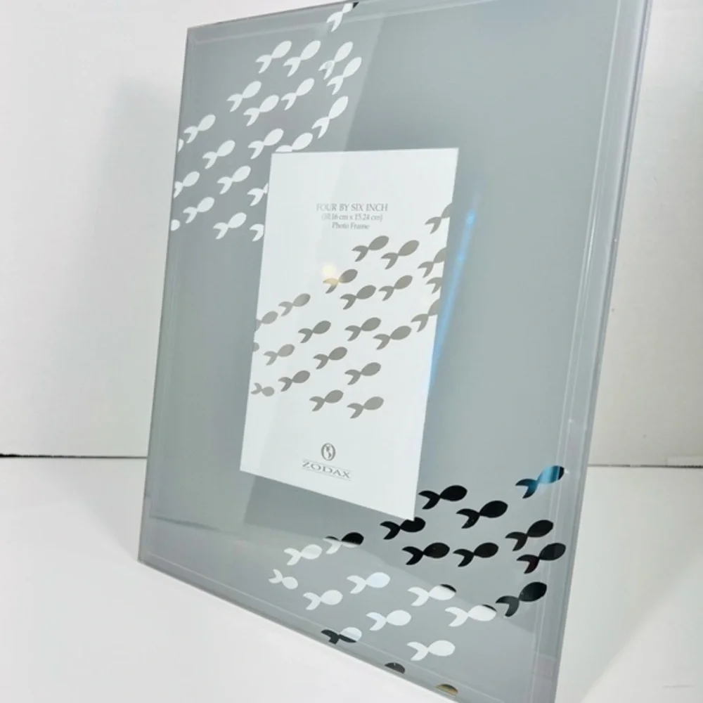 Zodax Modern Glass 8 X 10 Photo Frame Beautiful Hard To Find!